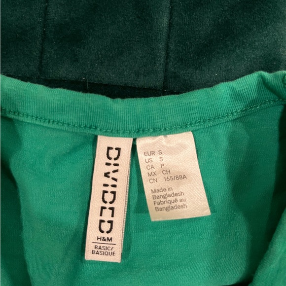H&M divided basic green crop top tee size small - Picture 3 of 3